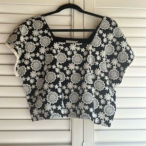 Hyacinth House cropped eyelet blouse size medium NWOT